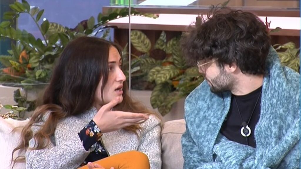 Carmen y Rafa, en el jardín