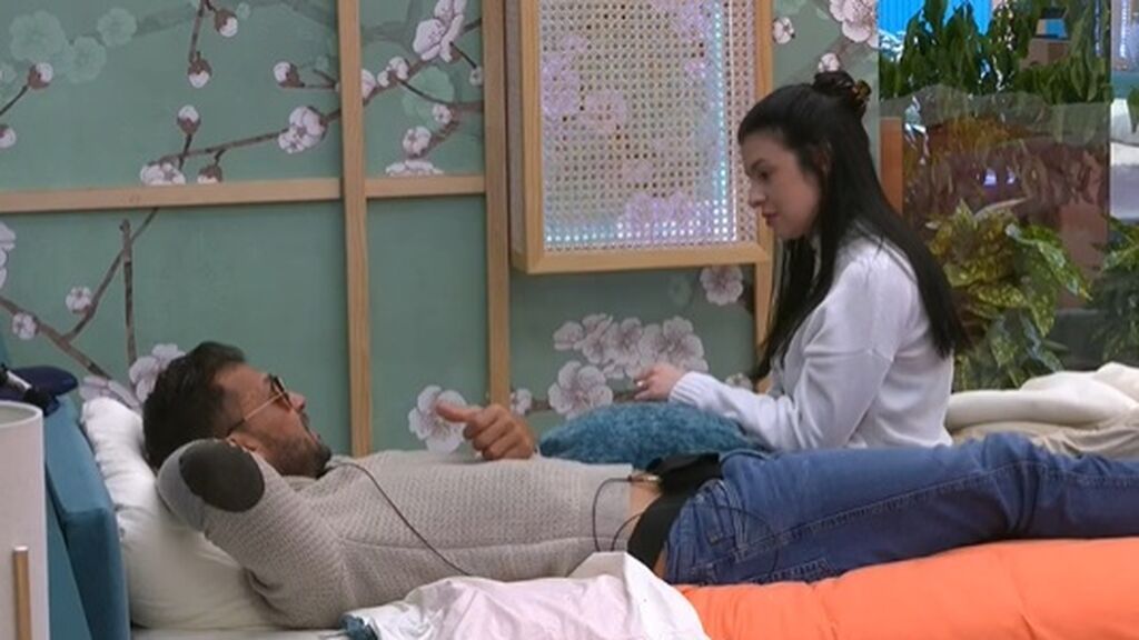 Elena habla con Héctor de su pasado