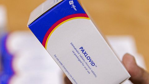 Quién recibirá en España Paxlovid, la pastilla de Pfizer contra la covid-19