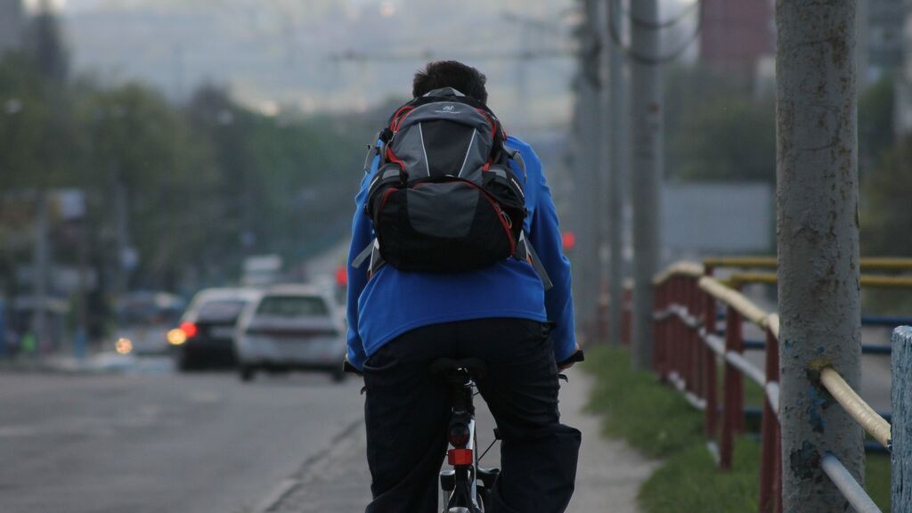 Cómo adelantar a los ciclistas con la nueva norma sin perder puntos del carnet de conducir