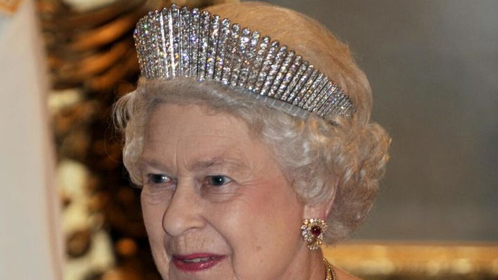 La tiara rusa pertenece a Isabel II.