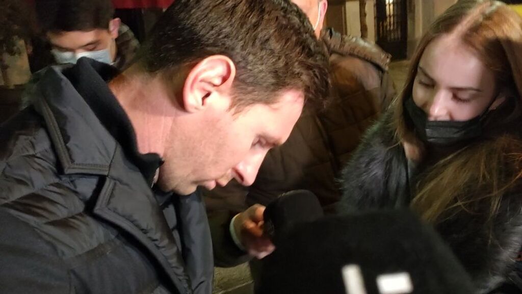 Leo Messi viajó a Barcelona para cenar con sus excompañeros.