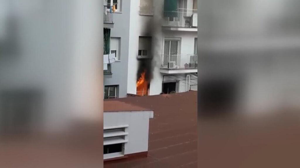 Un muerto y dos heridos en un incendio en un piso de Barcelona