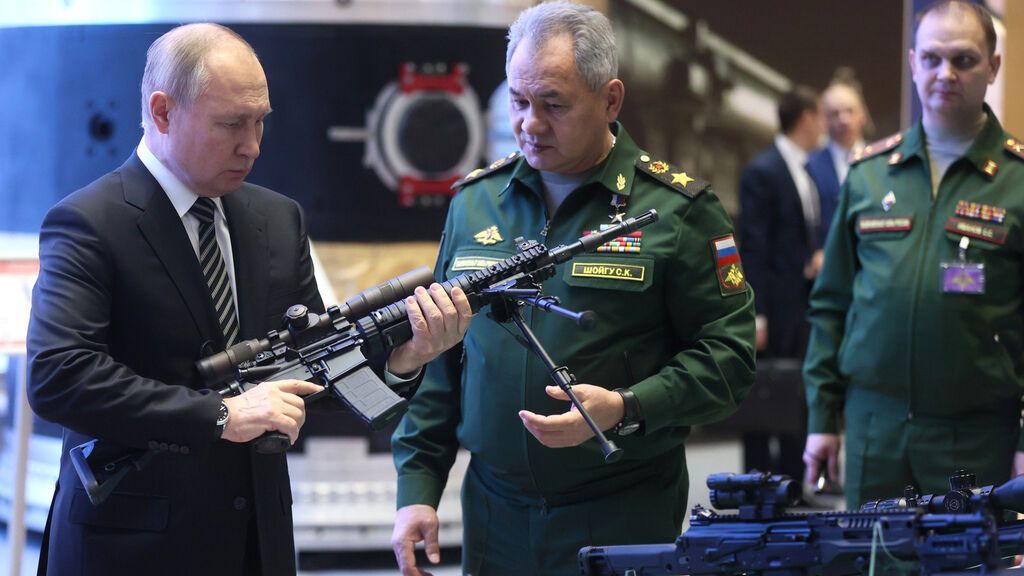 El presidente ruso Vladímir Putin en una feria militar en Moscú