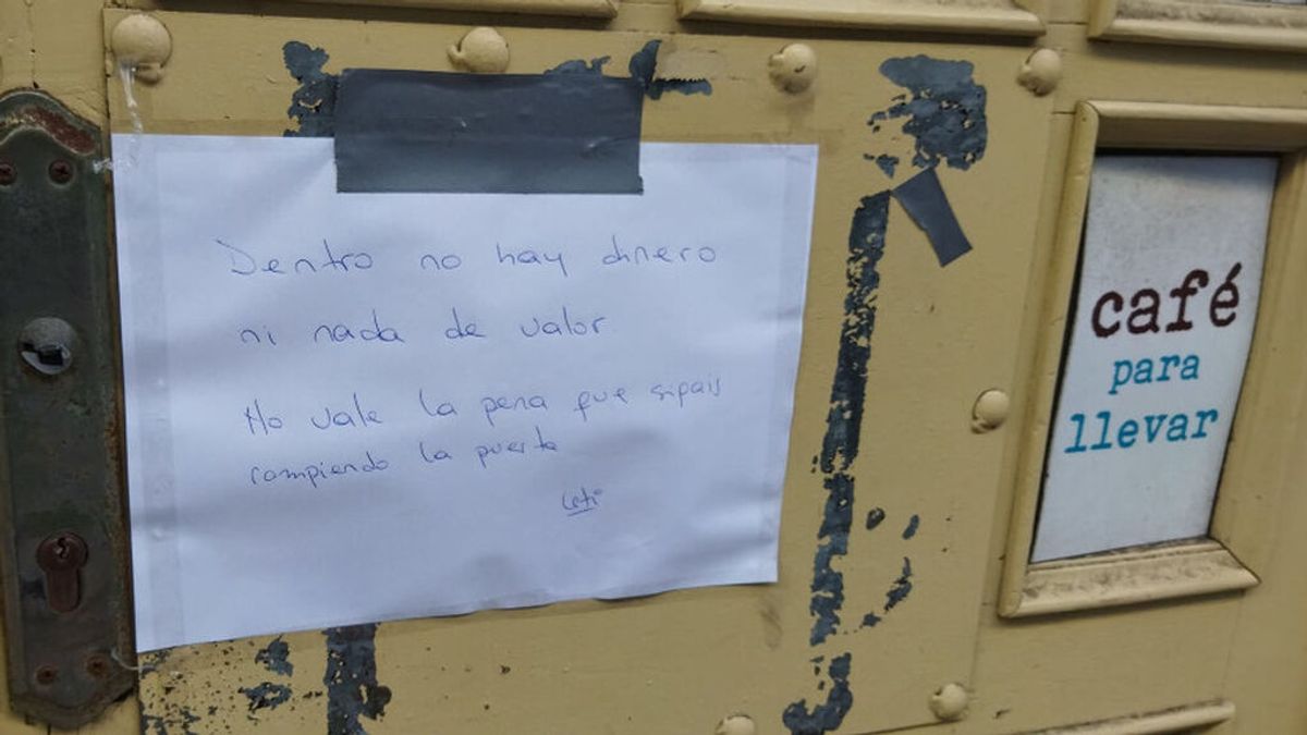 La nota de una hostelera de A Coruña a los ladrones: “Dentro no hay dinero ni nada de valor”