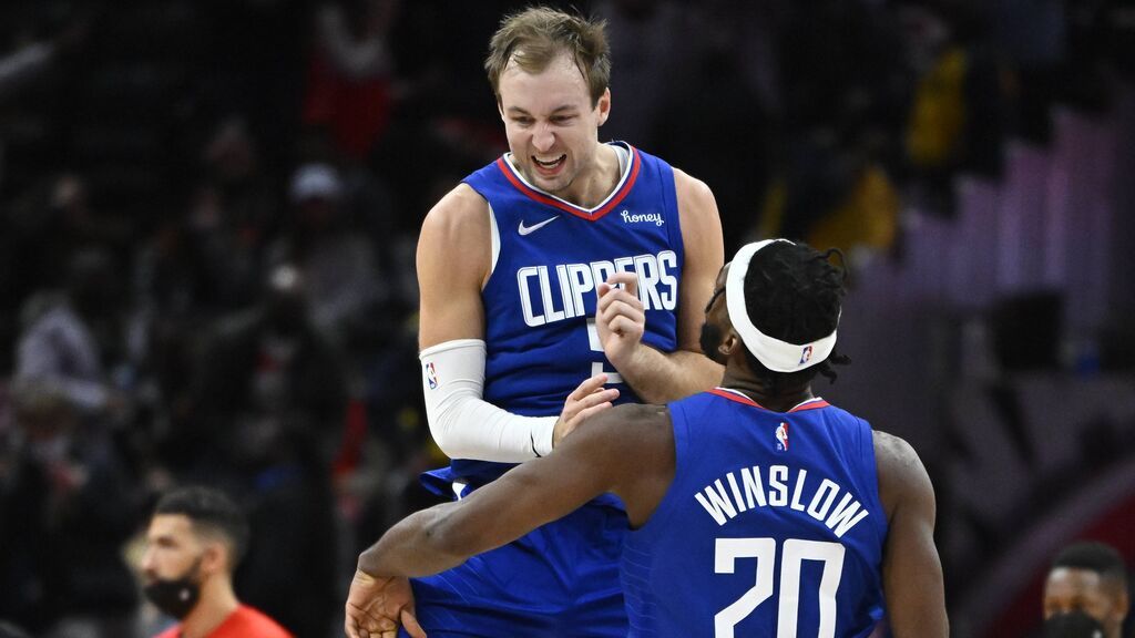 Luke Kennard dio la vuelta al marcador a falta de un segundo.