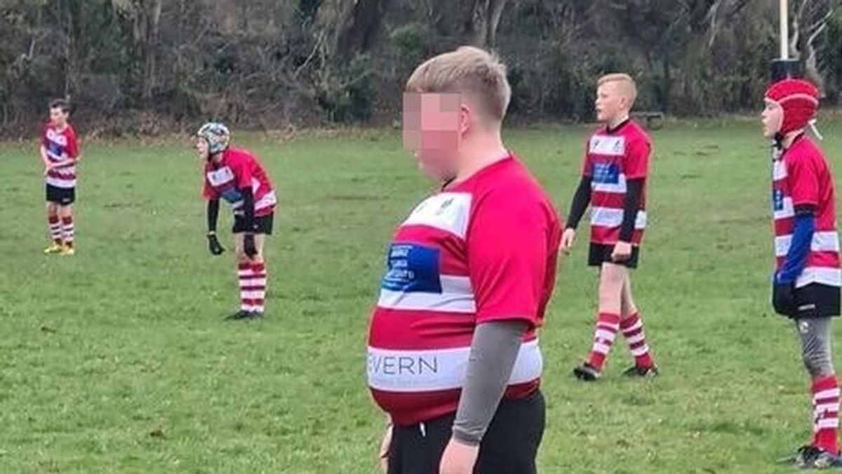 Alfie jugando al rugby