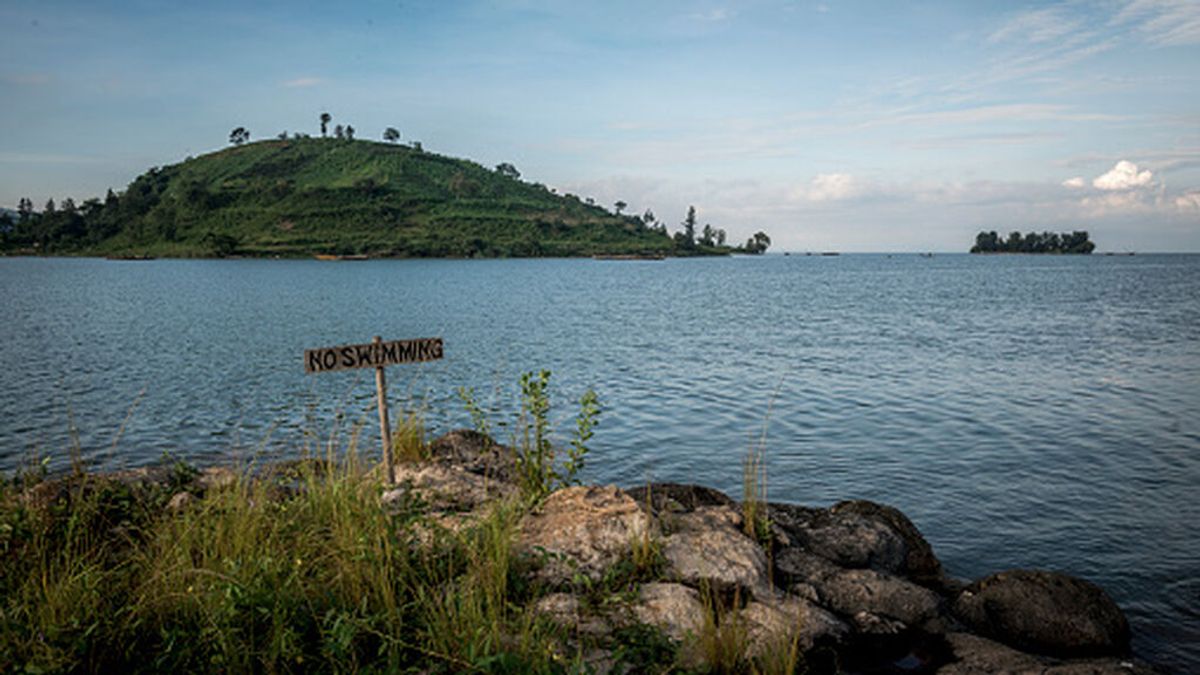 Las aguas de este "lago asesino" de África esconden un peligroso secreto