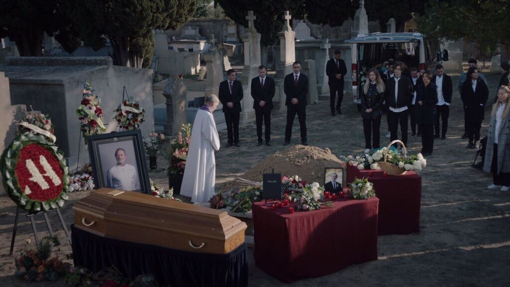 El instituto organiza un emotivo funeral a Auguste Armand