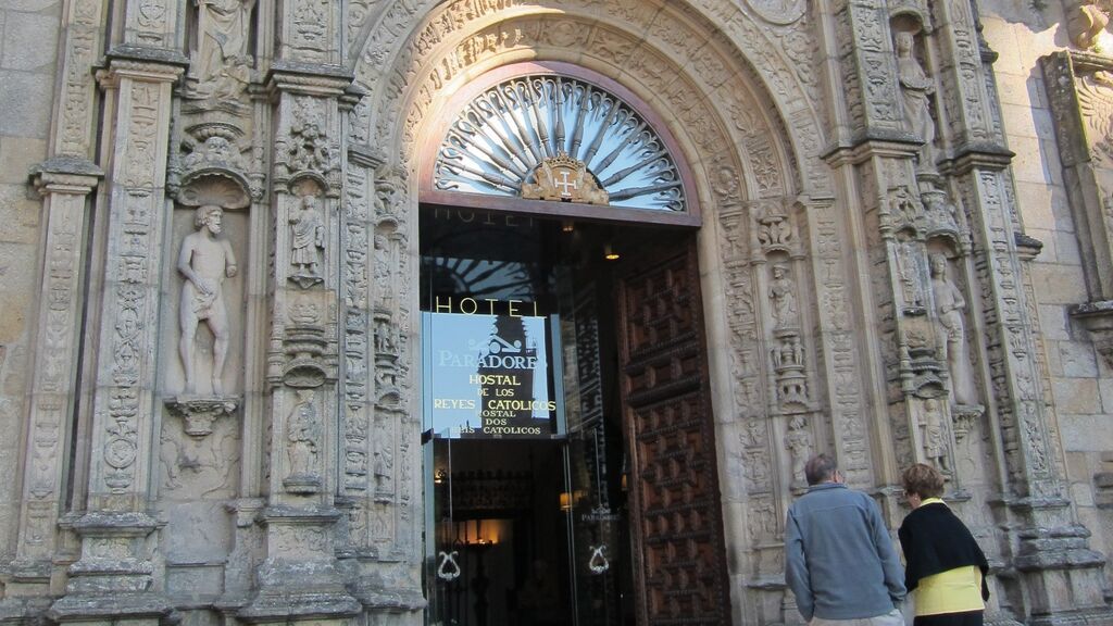 EuropaPress_2083470_hostal_reyes_catolicos_praza_do_obradoiro_santiago