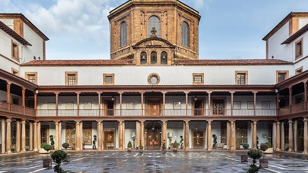 EuropaPress_3382171_patio_hotel_eurostars_reconquista_oviedo