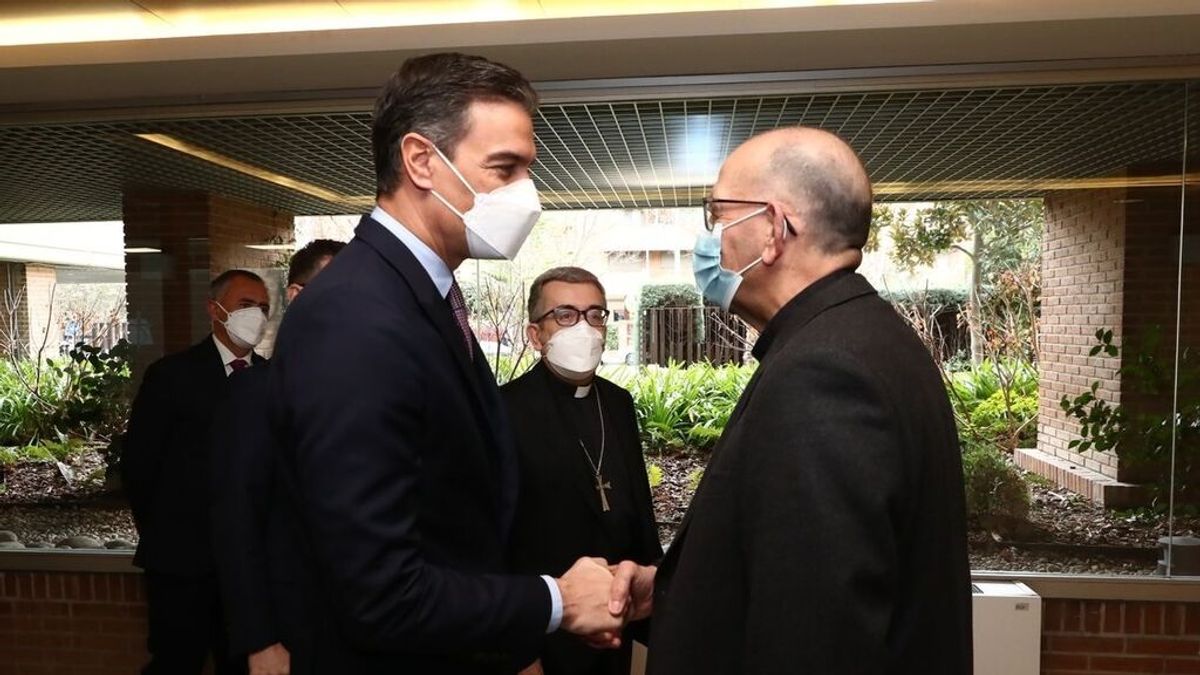 Sánchez elogia la "valentía y coraje" del escritor Alejandro Palomas tras desvelar que sufrió abusos sexuales Sánchez elogia la "valentía y coraje" del escritor Alejandro Palomas tras desvelar que sufrió abusos sexuales