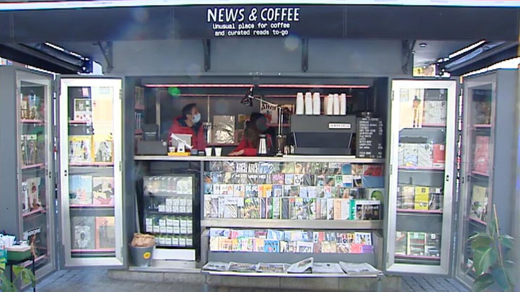 Alexia reinventa el quiosco de prensa con el culto a lo impreso y un buen café