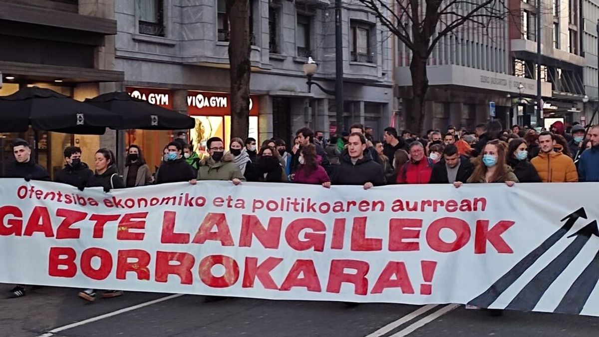 Miles de jóvenes se manifiestan en Bilbao contra la "dictadura de la burguesía" y por un Estado "socialista"