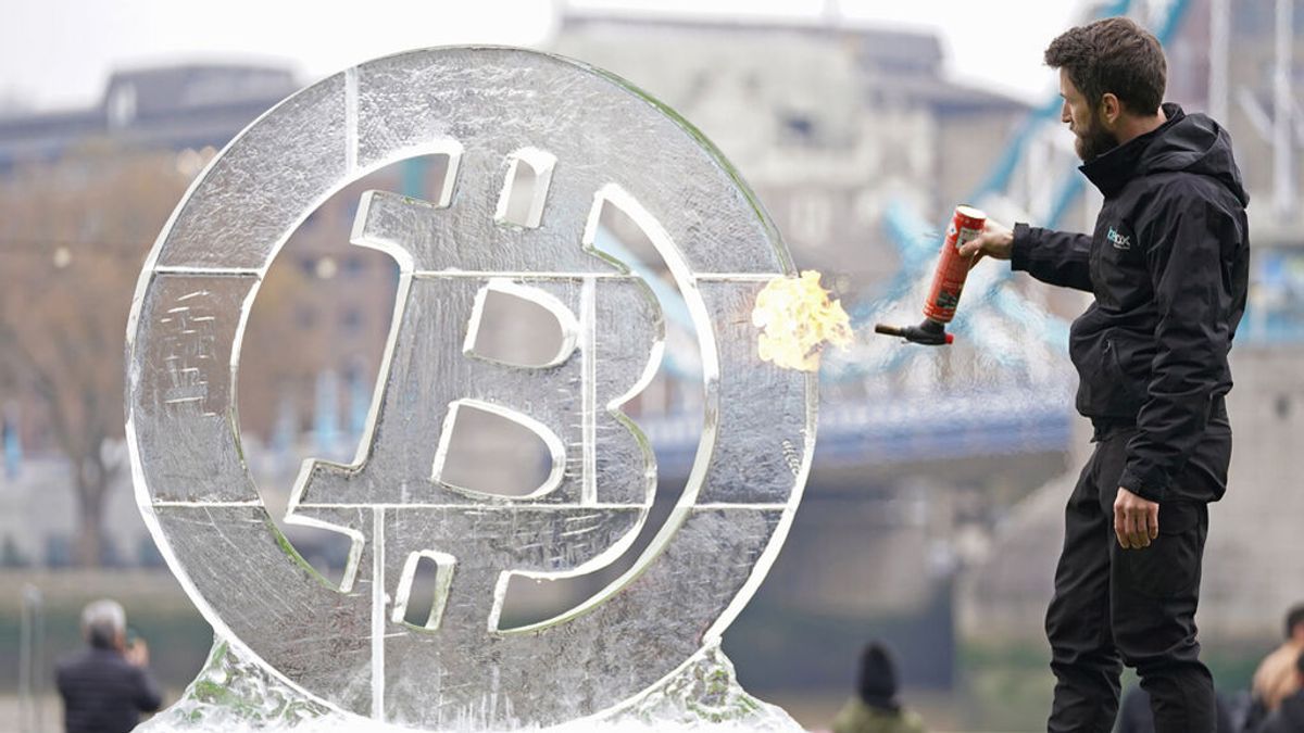 El bitcoin se desploma un 47% desde su máximo histórico: ¿debe ser una moneda de curso legal? El bitcoin se desploma un 47% desde su máximo histórico: ¿debe ser una moneda de curso legal?