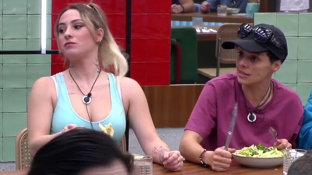 Las hermanas no paran de discutir