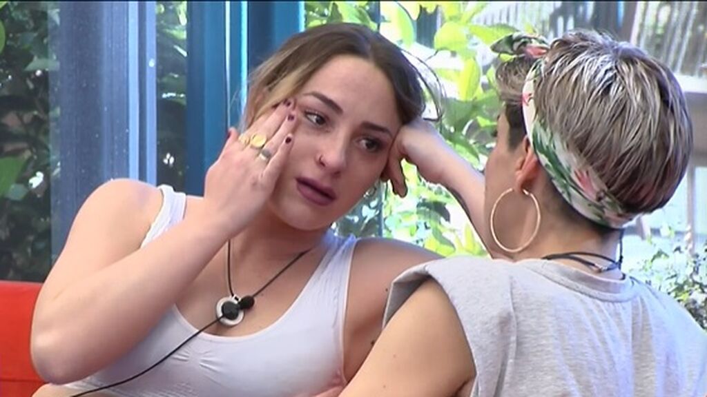 Cora se emociona