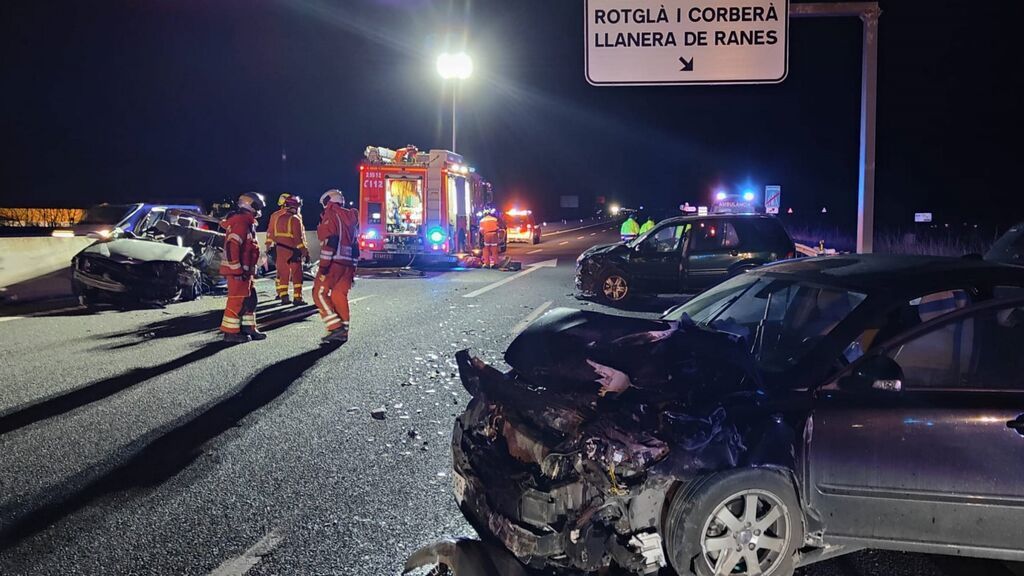 Cinco muertos y tres heridos graves en un accidente de tráfico en Valencia