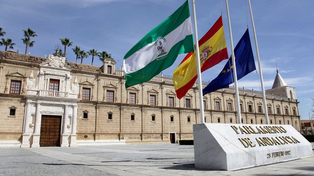Una vigilante del Parlamento andaluz sufrió acoso laboral por denunciar "relaciones sexuales" en el trabajo Una vigilante del Parlamento andaluz sufrió acoso laboral por denunciar "relaciones sexuales" en el trabajo