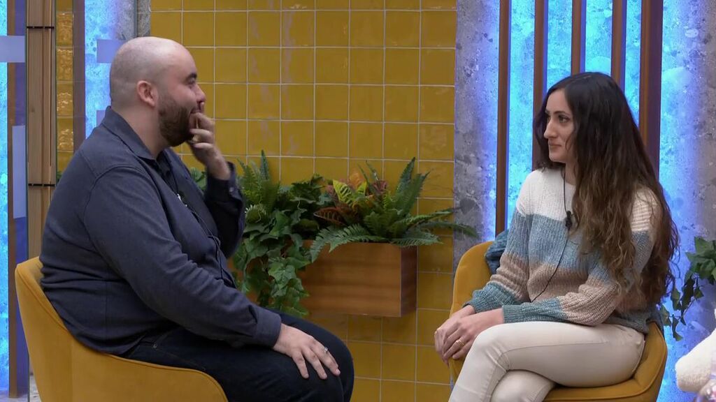 Álvaro le confiesa a Carmen su amor y ella es clara: "Somos amigos, no te confundas"