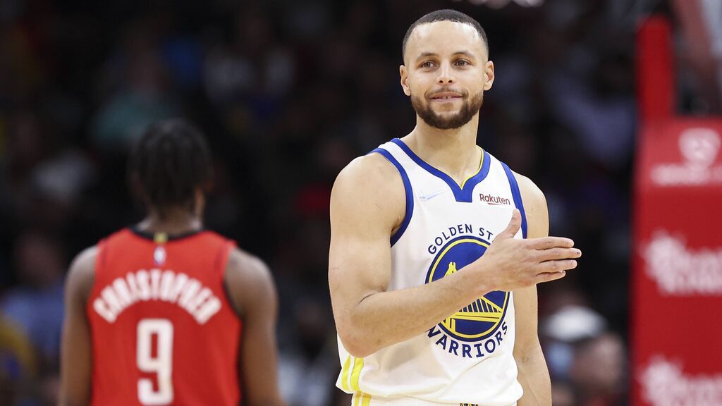 Stephen Curry lideró a los Warriors ante los Rockets.