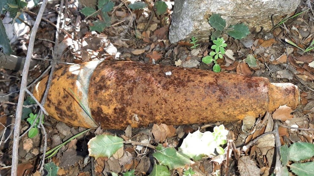 Un vecino localiza una granada de la Guerra Civil en Las Rozas Un vecino localiza una granada de la Guerra Civil en Las Rozas