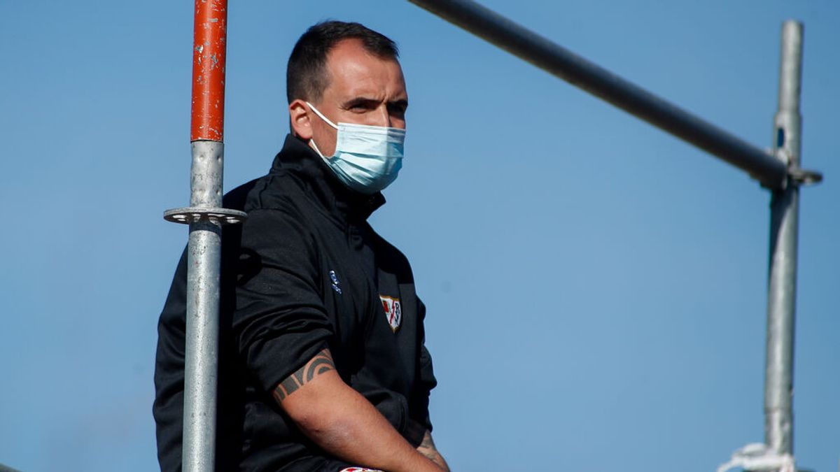 El entrenador del Rayo Femenino pide perdón por su "broma machista imperdonable" El entrenador del Rayo Femenino pide perdón por su "broma machista imperdonable"
