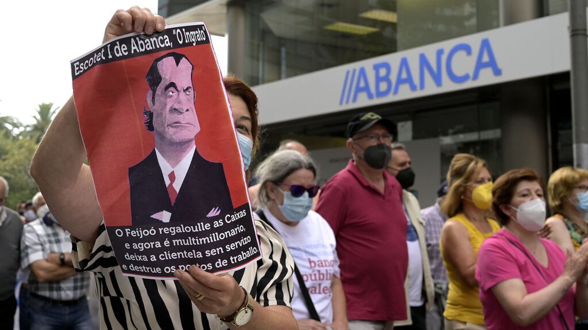Uno de cada diez gallegos de pequeños municipios no cuenta con bancos ni cajeros Uno de cada diez gallegos de pequeños municipios no cuenta con bancos ni cajeros