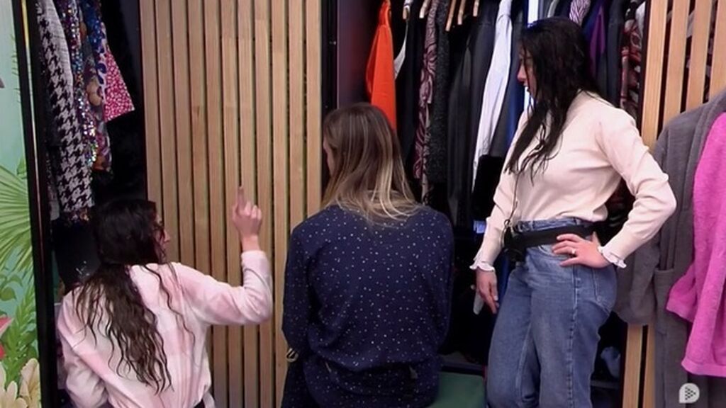 Carmen arremete contra Elena: "En el suelo de tu fracaso hay una planta más"