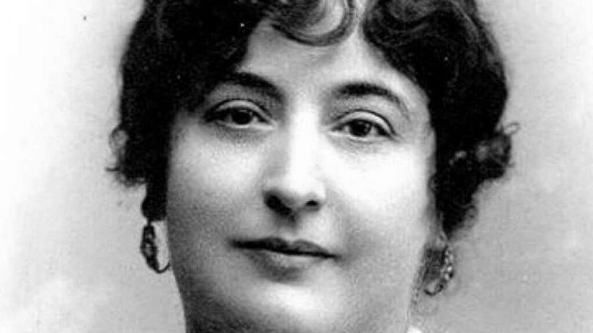Carmen de Burgos y Gabriela Mistral, dos de las mujeres que darán nombre a cinco calles de Valencia Carmen de Burgos y Gabriela Mistral, dos de las mujeres que darán nombre a cinco calles de Valencia