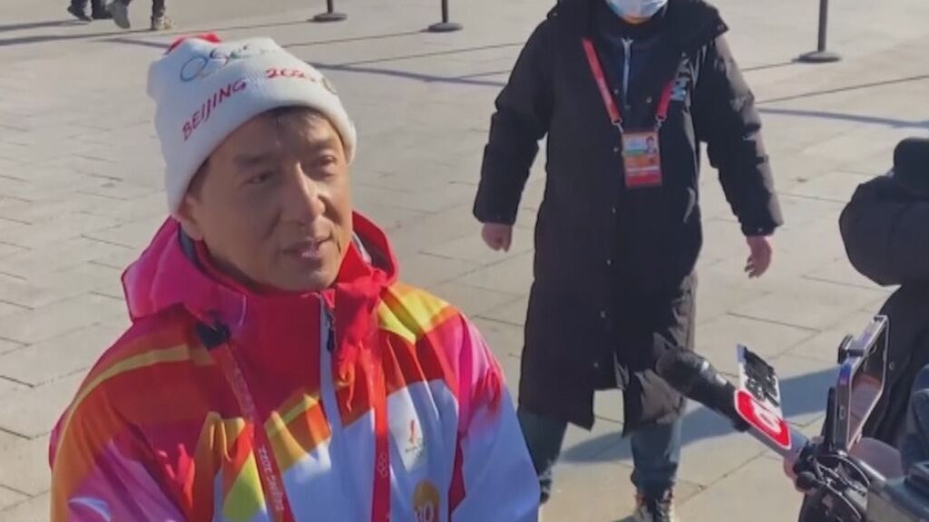 Jackie Chan con la antorcha olímpica en Pekín