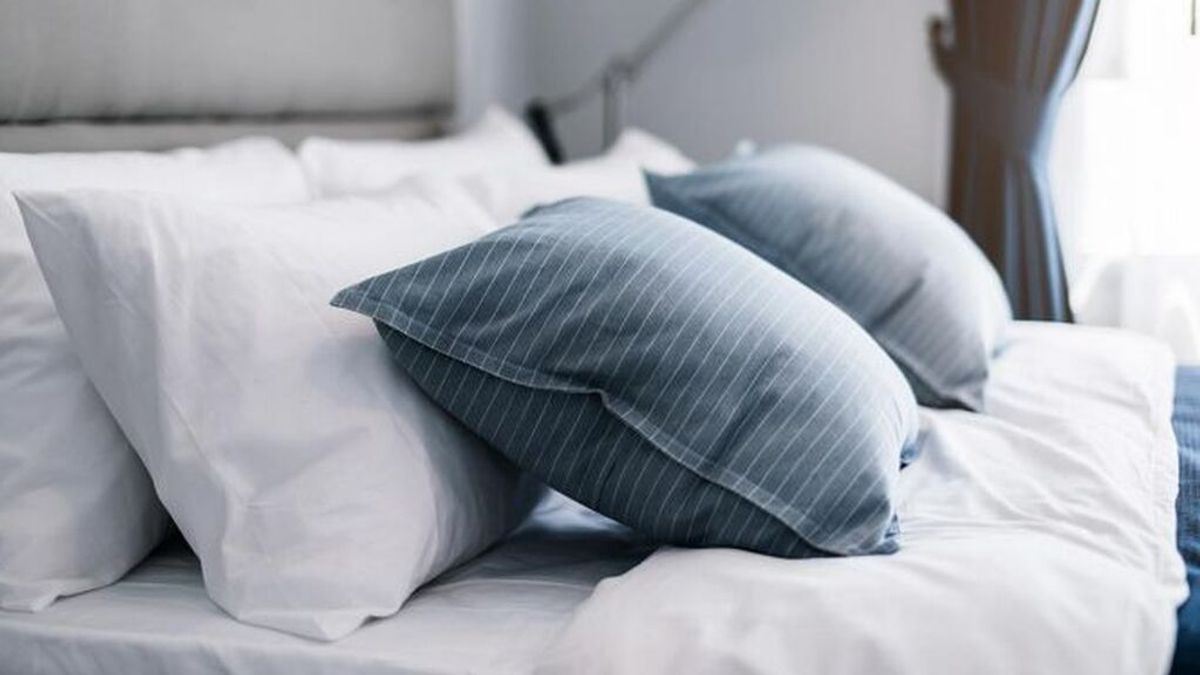 Estas son las instrucciones para lavar las almohadas de forma fácil en tu casa: cómo hacerlo a mano o a máquina.