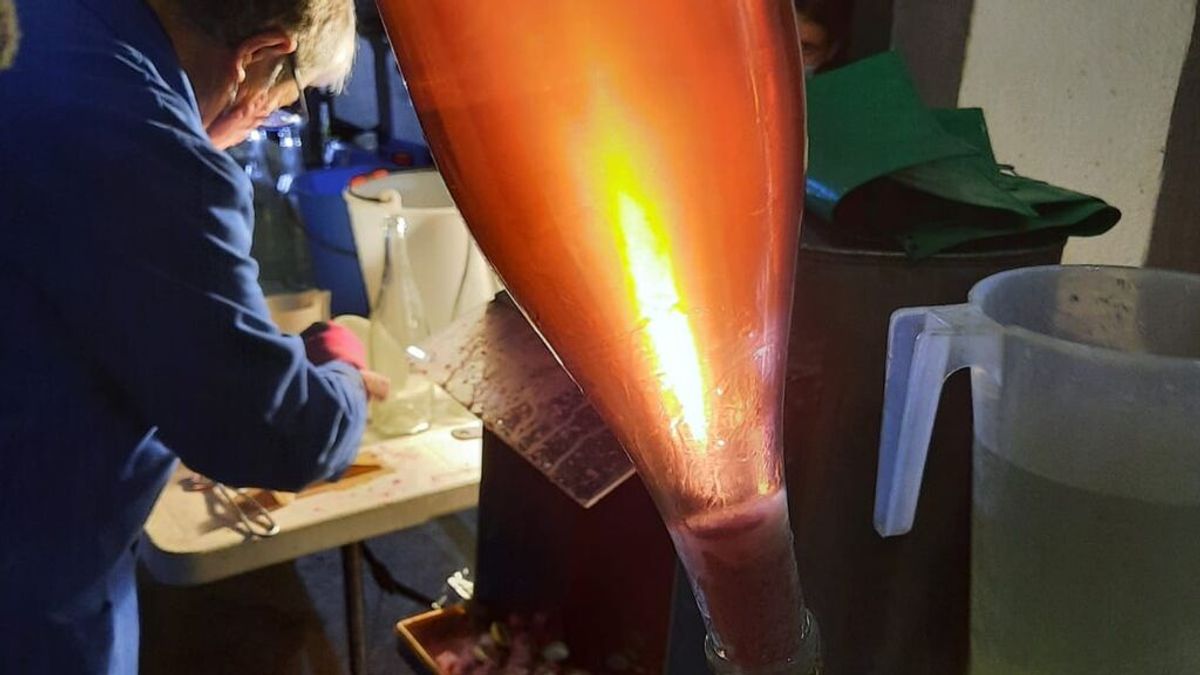 El vino ancestral del Penedès que nació del merlot no vendido: "Ha sido un éxito. Habrá nueva añada" El vino ancestral del Penedès que nació del merlot no vendido: "Ha sido un éxito. Habrá nueva añada"
