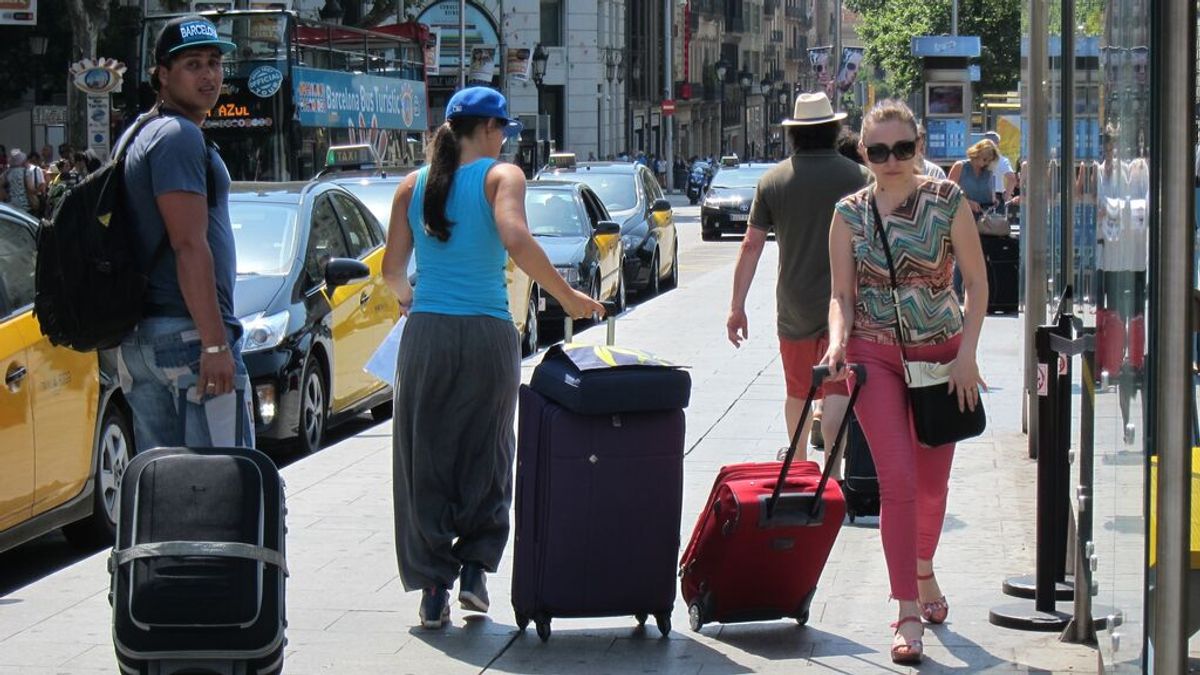 La economía catalana crece un 5,9% en 2021 y el turismo interno alcanza los niveles de 2019