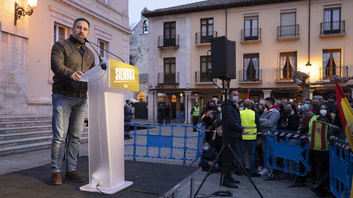 Vox denuncia al CIS ante la Junta Electoral por su "intención" de publicar una "encuesta flash" en plena campaña en CyL Vox denuncia al CIS ante la Junta Electoral por su "intención" de publicar una "encuesta flash" en plena campaña en CyL