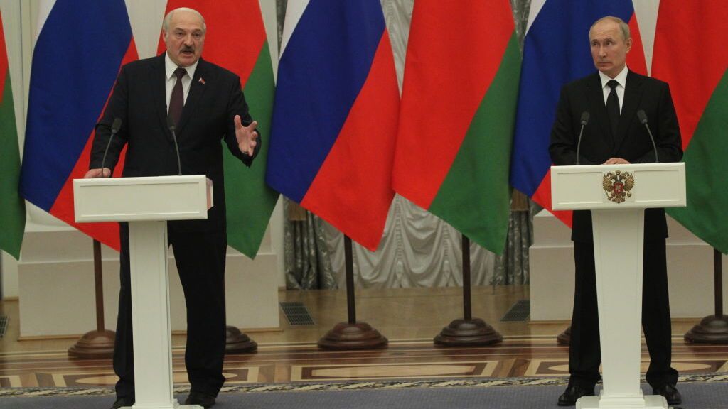 Bielorrusia cierra filas en su apoyo a Rusia: amenaza a Ucrania con "cortar todo tipo de suministros" si hay guerra