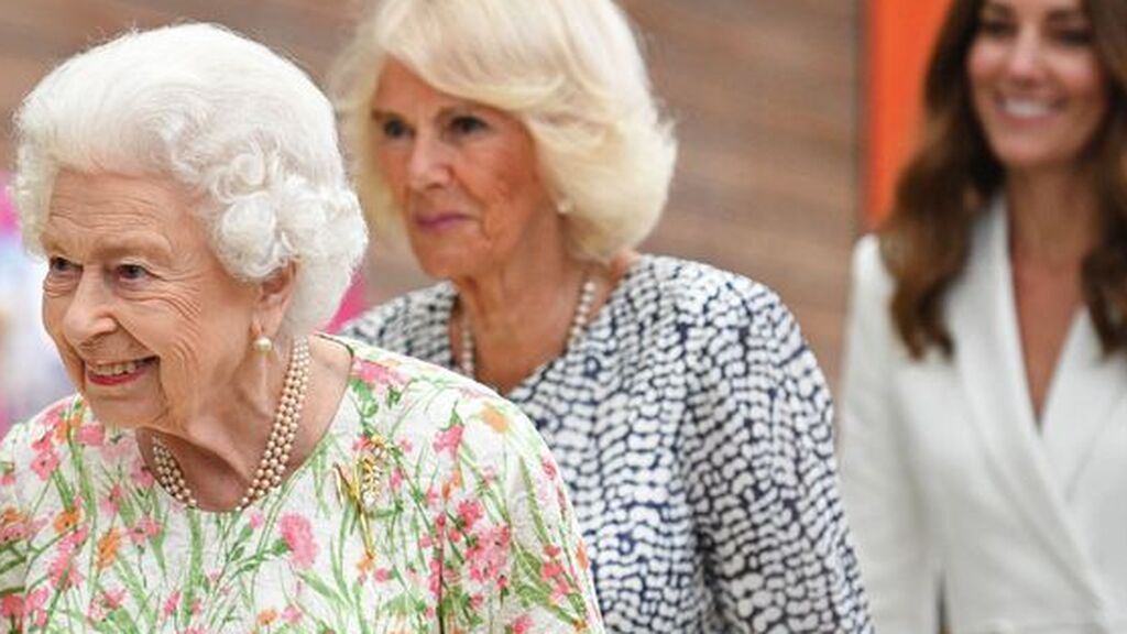 La reina Isabel II pide que Camilla sea reina consorte cuando el príncipe Carlos le suceda en el trono