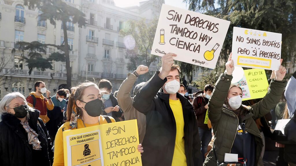 Los jóvenes investigadores protestan en la calle contra la ley de ciencia