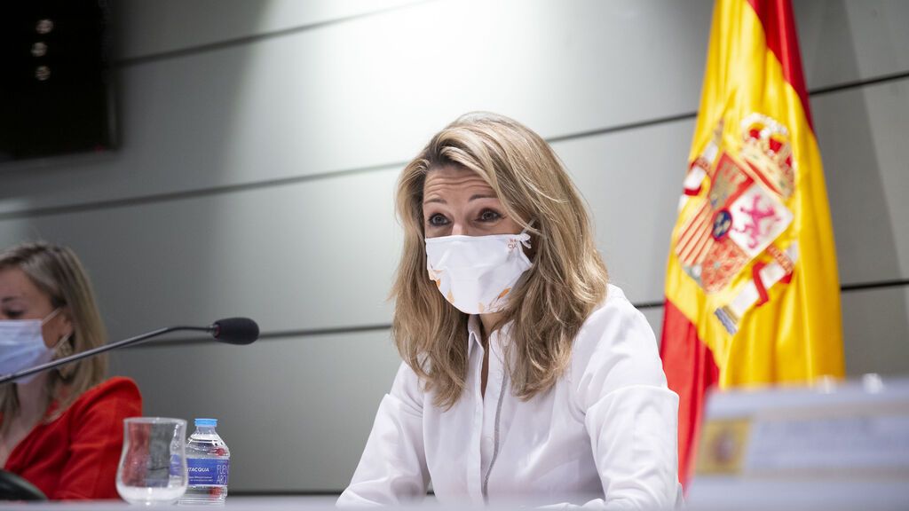 El Gobierno propone a sindicatos y patronal elevar el SMI hasta los 1.000 euros en 2022