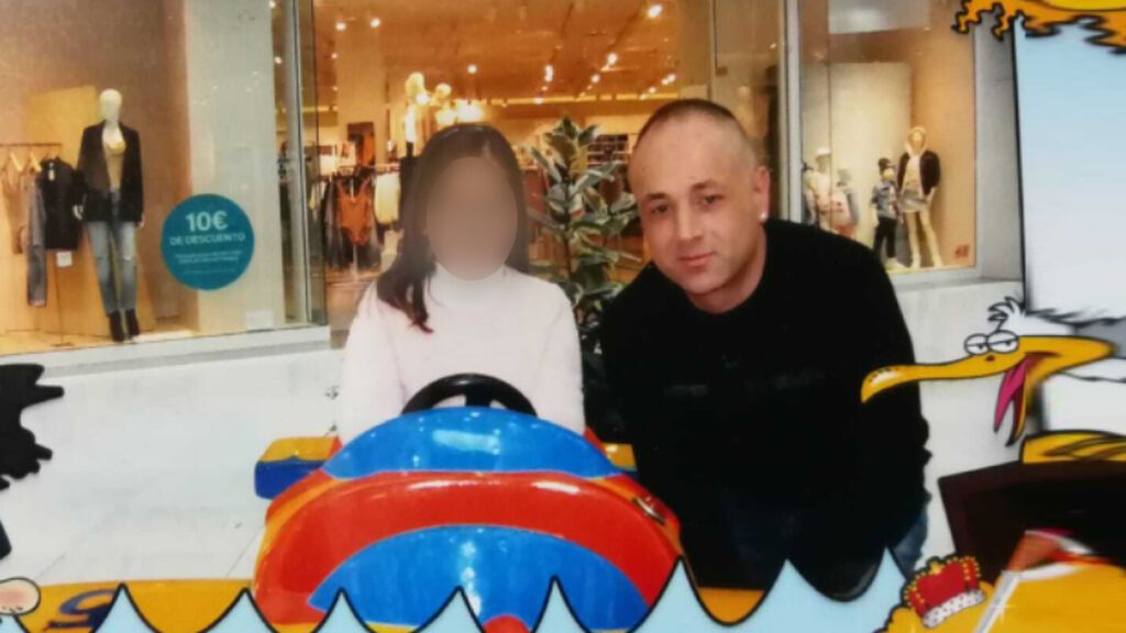 La niña con su padre, José Manuel Leal