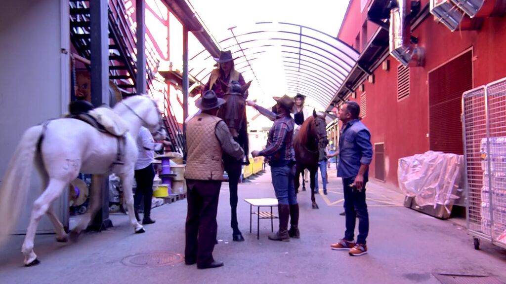 La llegada de Belén Esteban y el resto de colaboradores