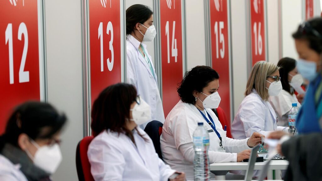 La incidencia del coronavirus en España baja 301 puntos y se sitúa en 1.997, pero se notifican 335 muertes más