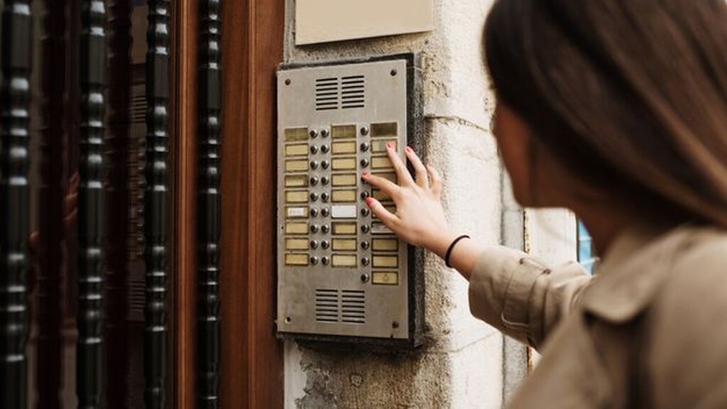 La Policía Nacional alerta de la prohibición de ofrecer contratos de luz o gas a domicilio