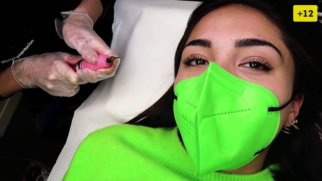 Sandra Pica se hace un original tatuaje por Julen de la Guerra (2/2)