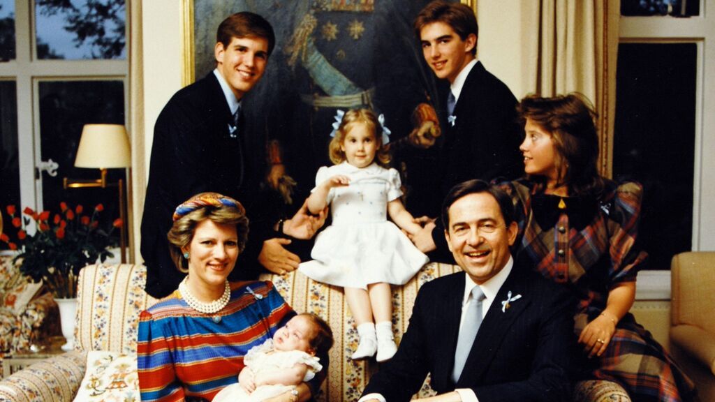 El rey Constantino y su familia tuvieron que vivir en el exilio.