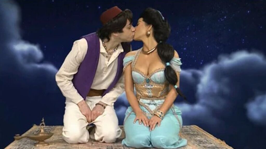 Kim Kardashian Pete Davidson kiss