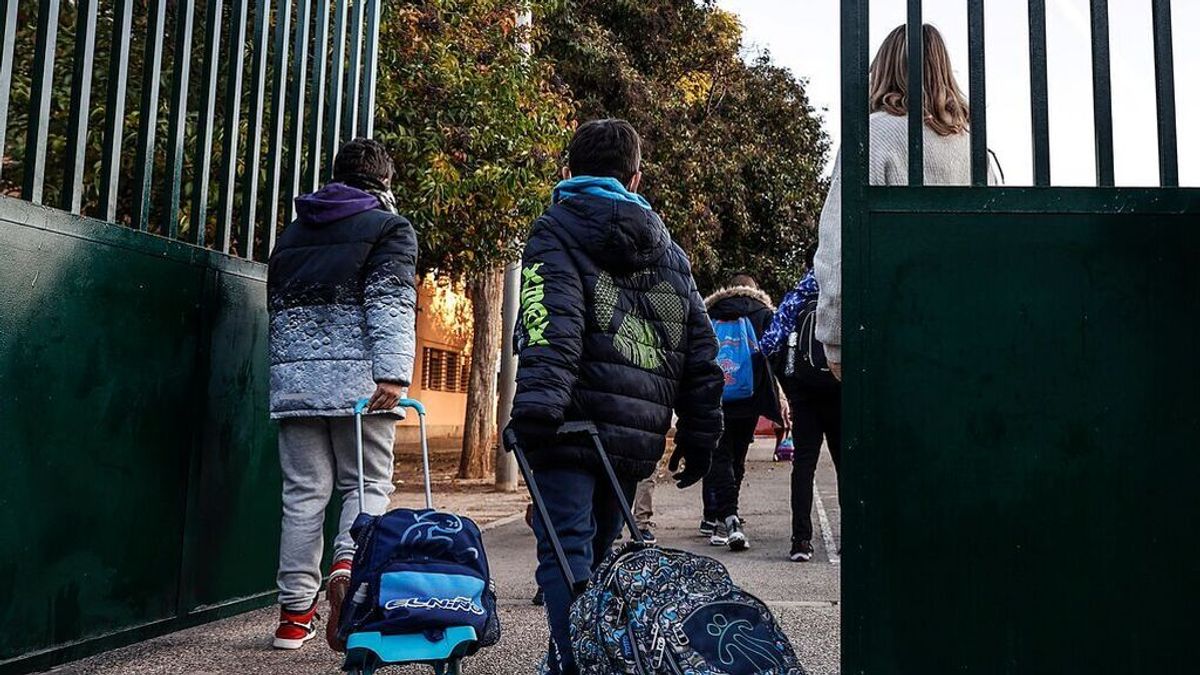 La mascarilla en los patios de los colegios deja de ser obligatoria también en Cataluña La mascarilla en los patios de los colegios deja de ser obligatoria también en Cataluña
