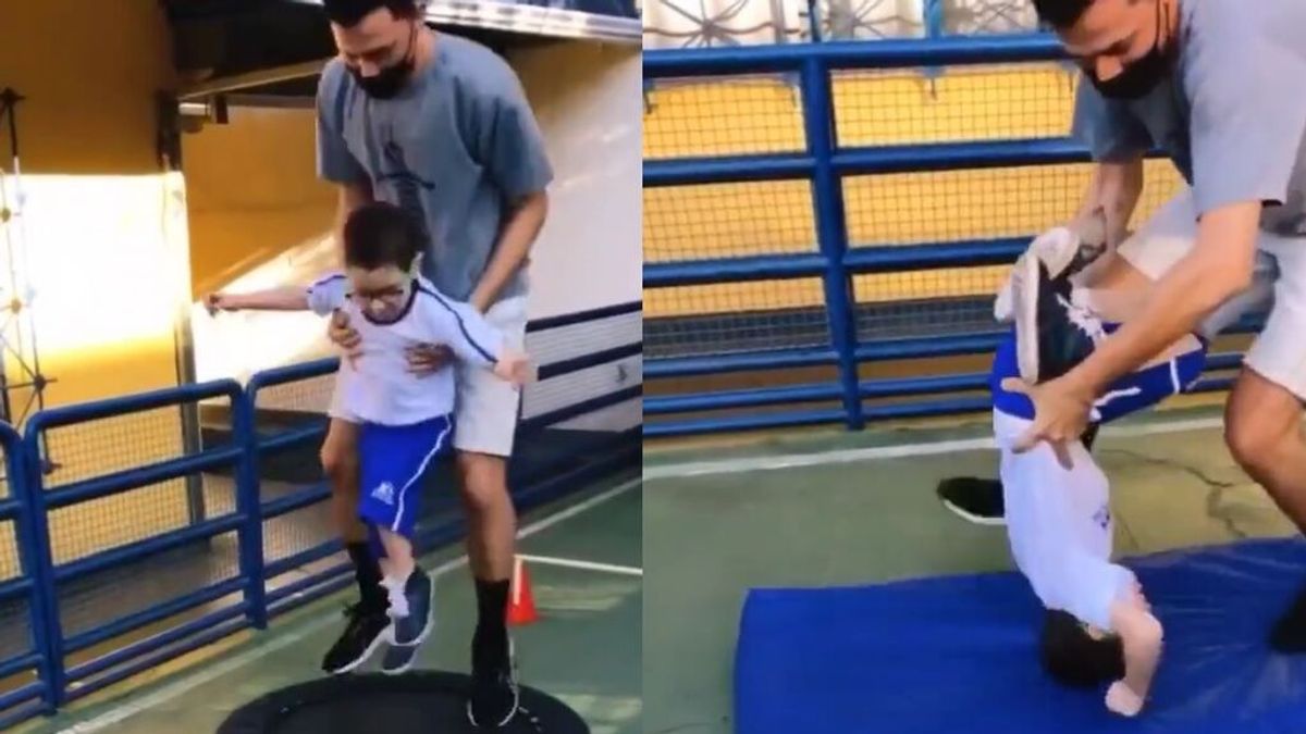 Un profesor se vuelve viral ayudando a un alumno discapacitado a hacer los ejercicios de gimnasia