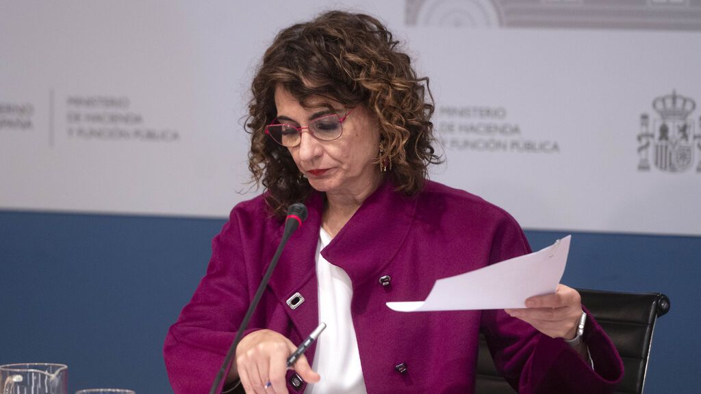 Montero ve "inoportuna" la propuesta fiscal de Podemos e insiste en esperar a las conclusiones de los expertos