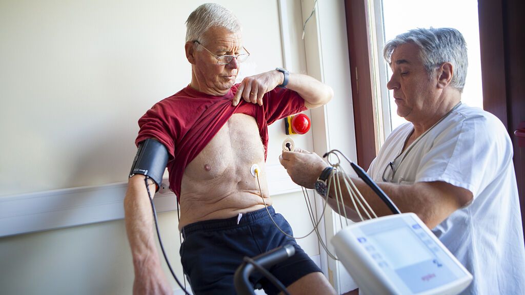 La covid puede convertirse en el primer factor de riesgo cardiovascular en los mayores